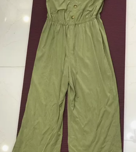 吊带连体裤身高165可穿 8成新轻微穿着痕...