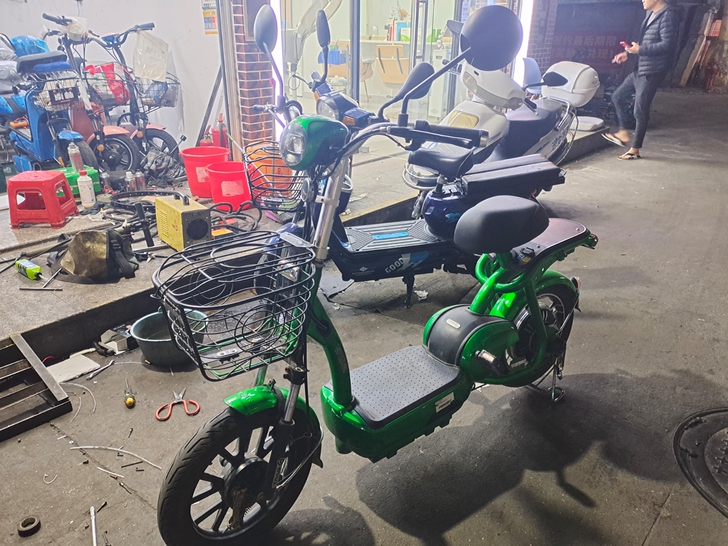 台铃电动车，九成新，48V，带遥控锁。骑了...