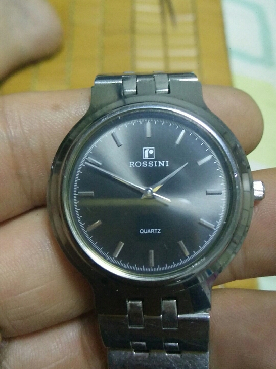 罗西尼石英表，品相如图，正常走时