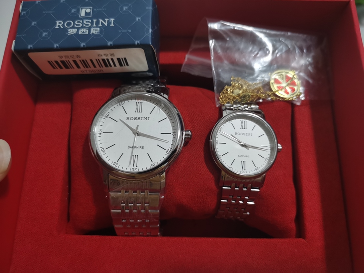 罗西尼情侣对表，男款全新，女款有使用痕迹，...