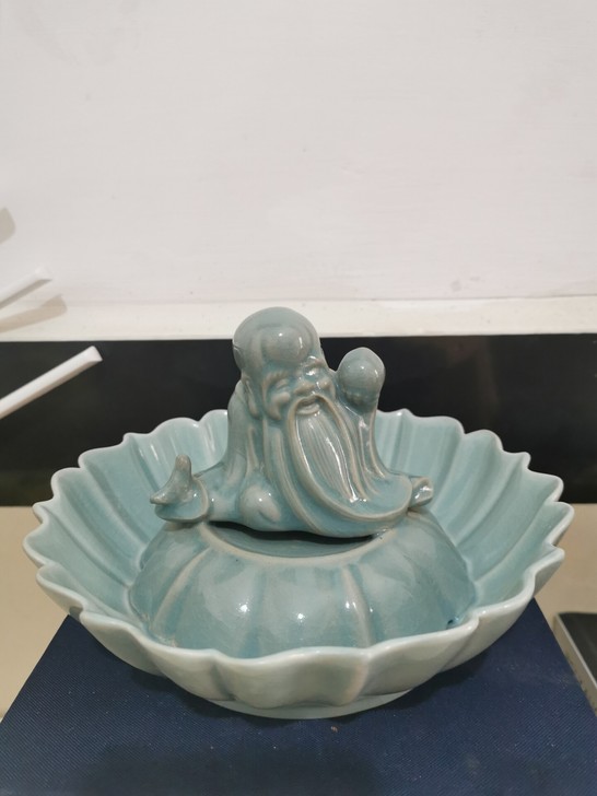 宋汝窑青瓷寿星盘,釉水肥厚,开片明显,实价...
