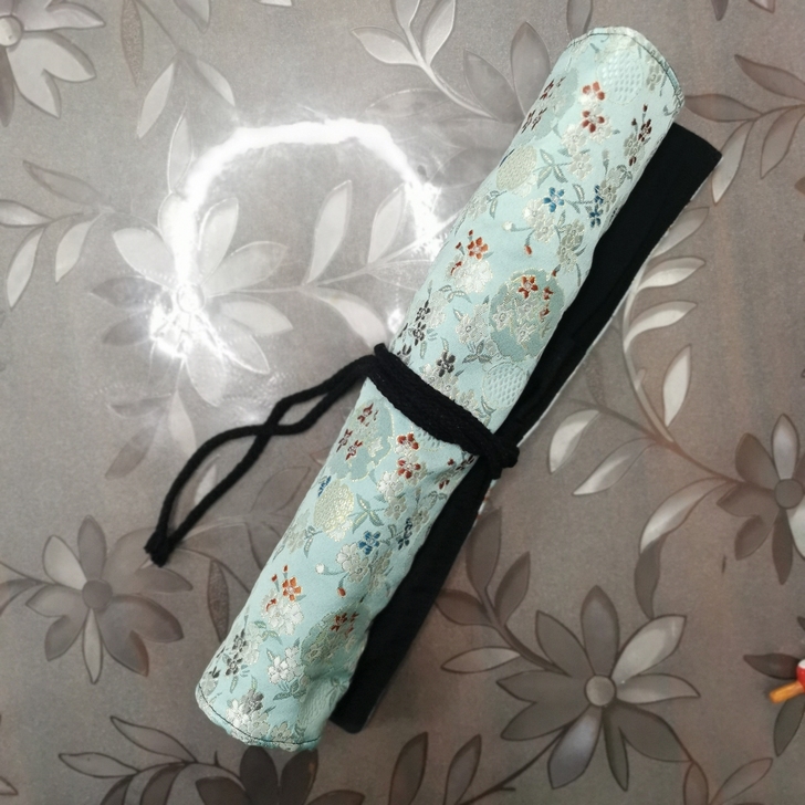 全新宫廷复古文房笔袋，可插毛笔，方便携带。...