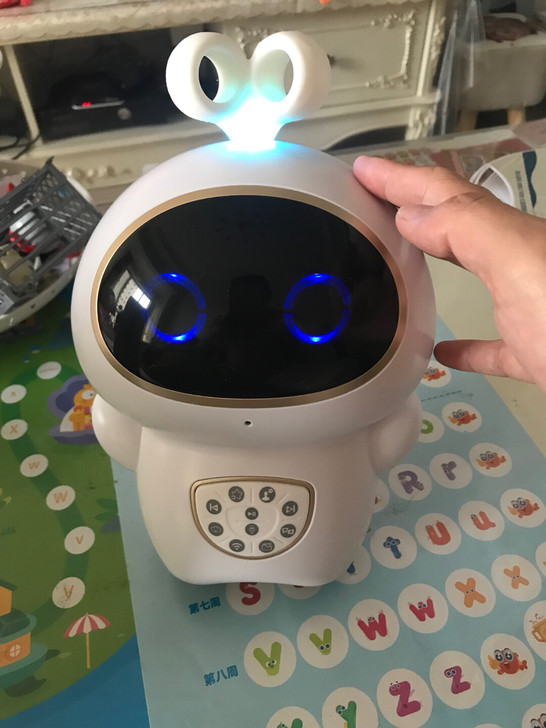 AI陪伴教学智能机器人