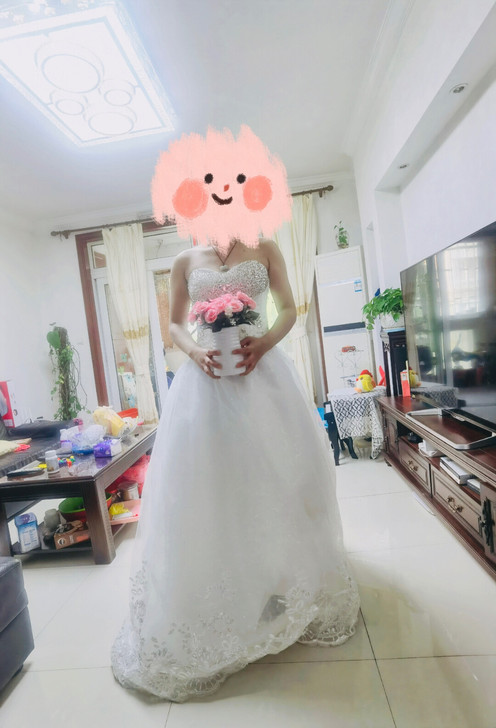 婚纱，结婚时穿过一次，一直想留着留念无奈家...