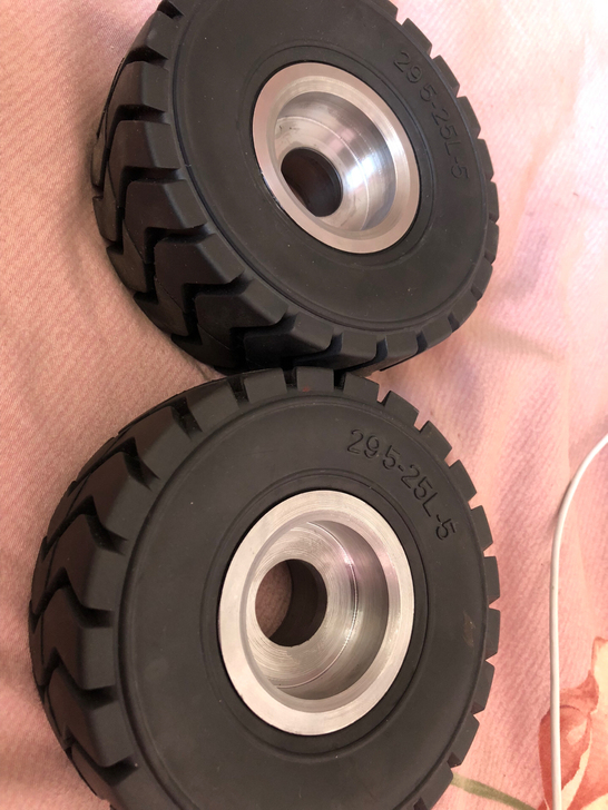 模型装载机轮毂，轮胎，全钢，