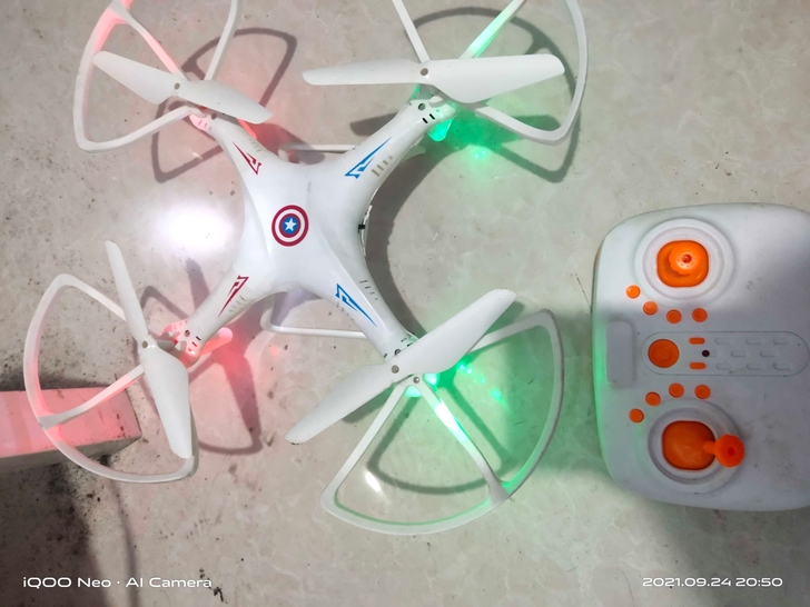 遥控无人机 儿童玩具 自己买一个飞机电池和...