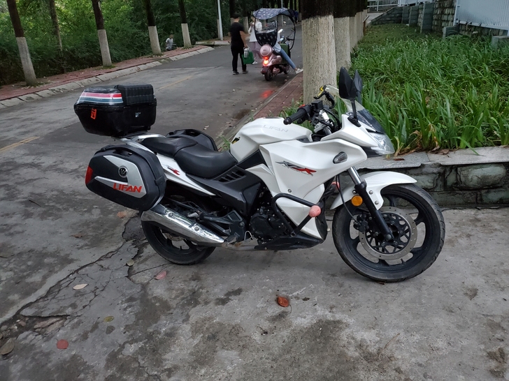 力帆kpr150摩托车，水冷加风冷，极速1...