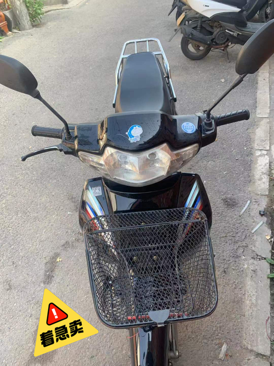 现出售外卖神器，力帆弯梁摩托车一辆，超省油...