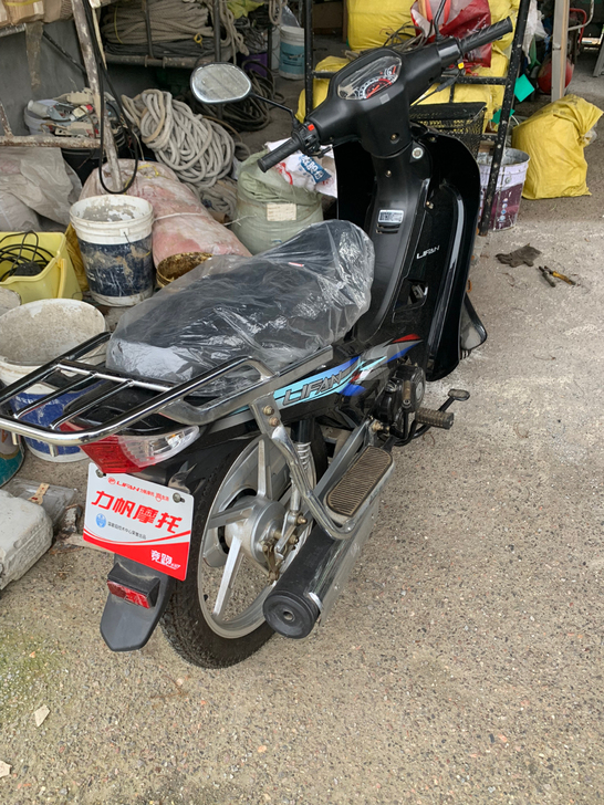 力帆弯梁摩托车110准新车状态，17年12...