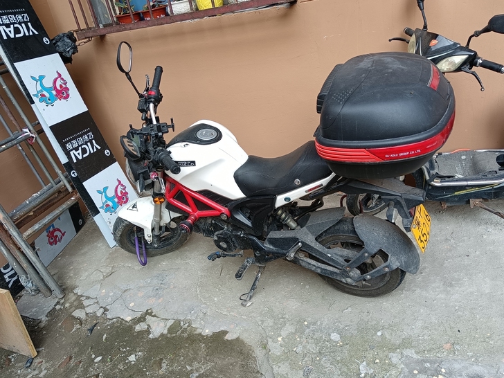 银钢小野牛,摩托车,125排量,跑了一万五...