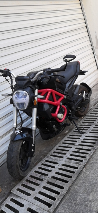 银钢迷你摩托，排量200，电喷系统，改了发...