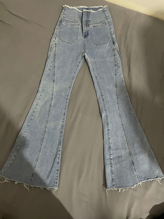 高腰微喇牛仔裤,包邮不yi价,仅穿过一次!...