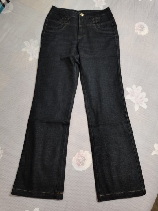 黑蓝色小微喇牛仔裤，尺码27码，不掉色不缩...