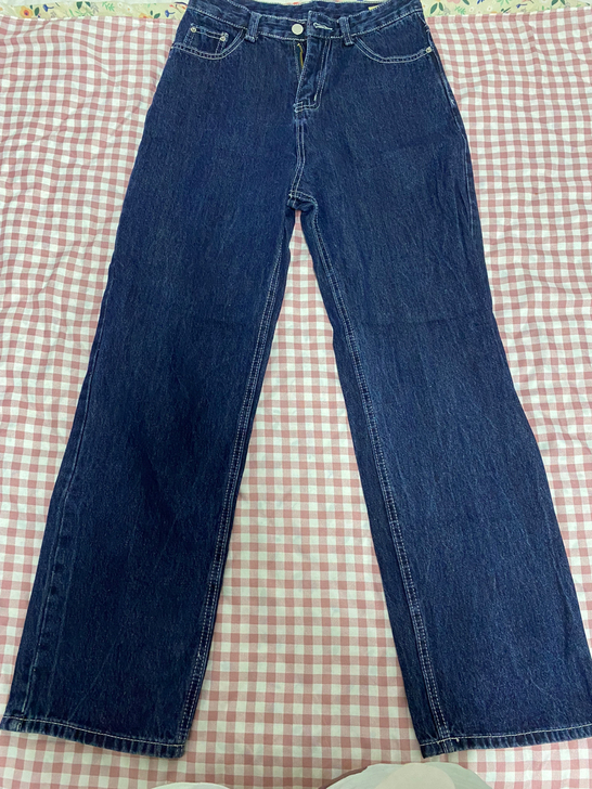 复古蓝色直筒牛仔裤 裤子太多它被闲置了  ...