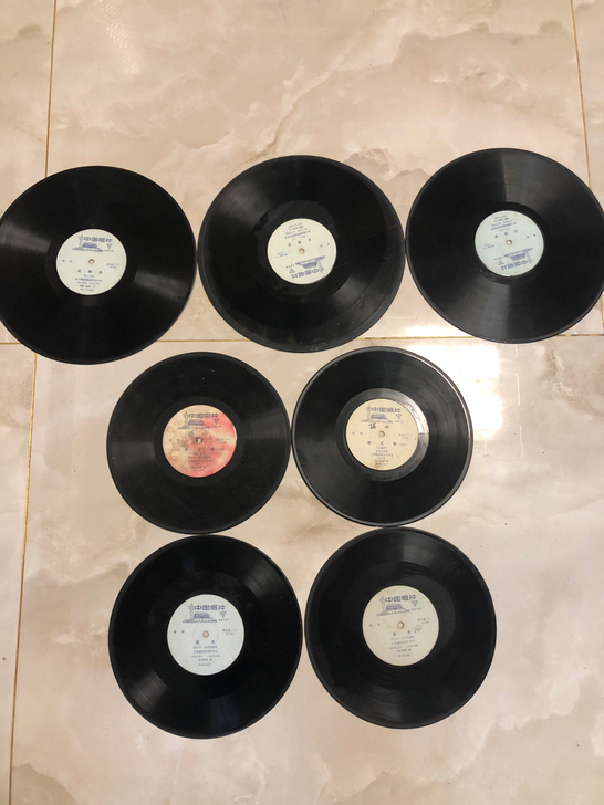 黑胶唱片七张，品相如图，包老包真，邮费自理...