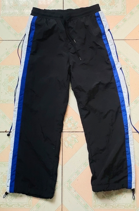 国潮品牌机能潮裤。