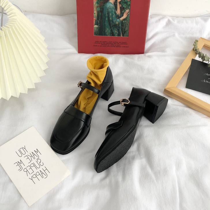 黑色亮面玛丽珍鞋咯