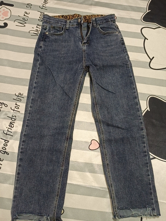 牛仔裤太多了，原价都是一百多的，只穿一次，...