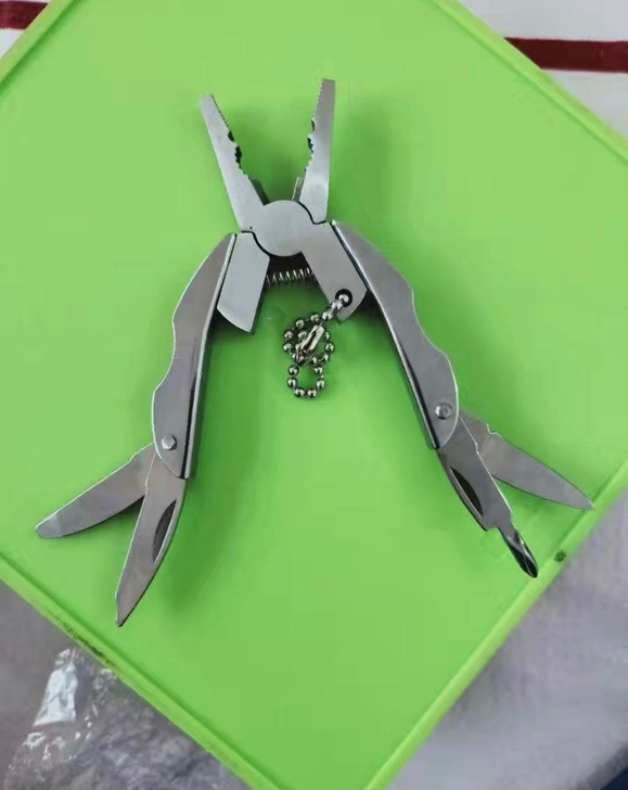 朋友的五金店不干了，库存一部分多功能工具钳...