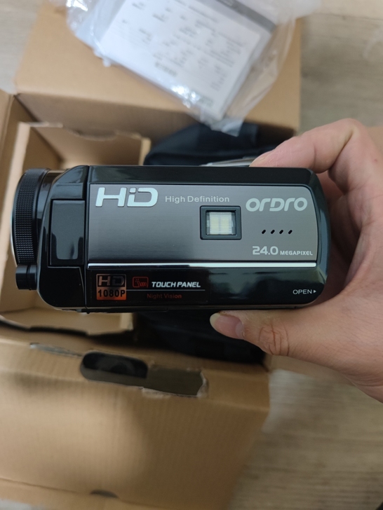 欧达摄像机HDV-D397 公司发的没用过...