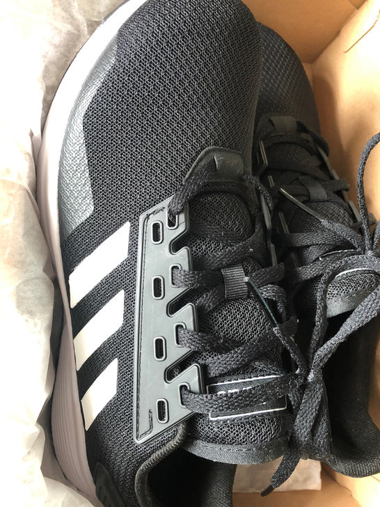 全新阿迪达斯，只试了一次，没正式穿过