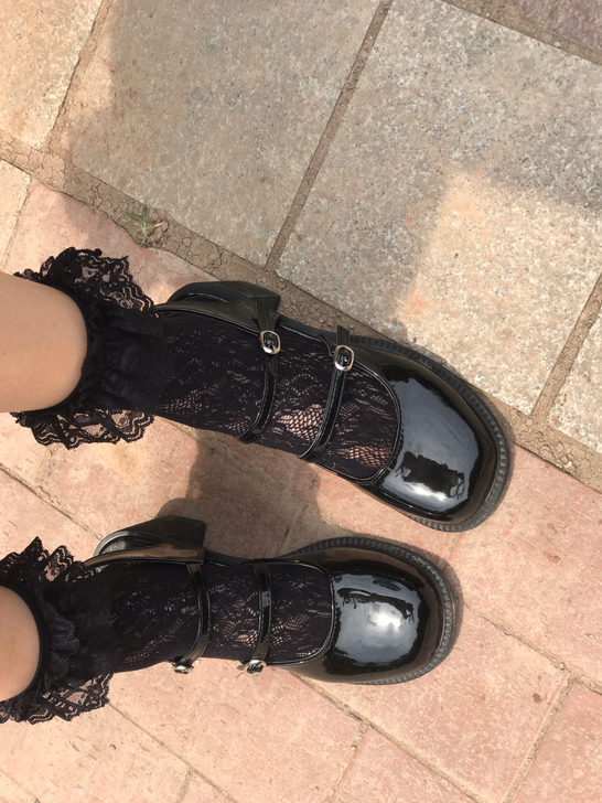 玛丽珍鞋 穿过2次了,有轻微穿着痕迹