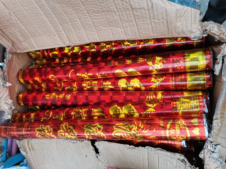 婚礼用剩余的礼炮礼花便宜卖，有两箱。60根...