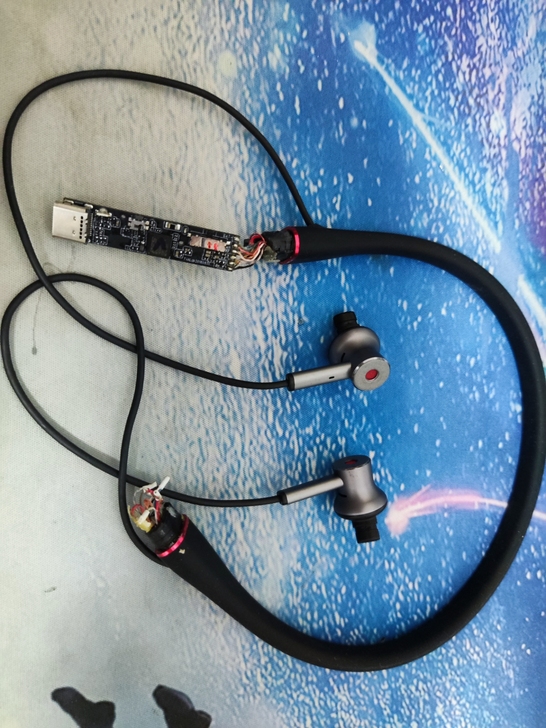 万魔e1004ba圈铁耳机一个，坏机，啥都...