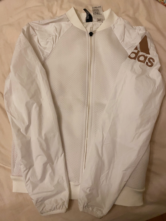 全新阿迪达斯女款休闲外套 吊牌拆了 一次没...