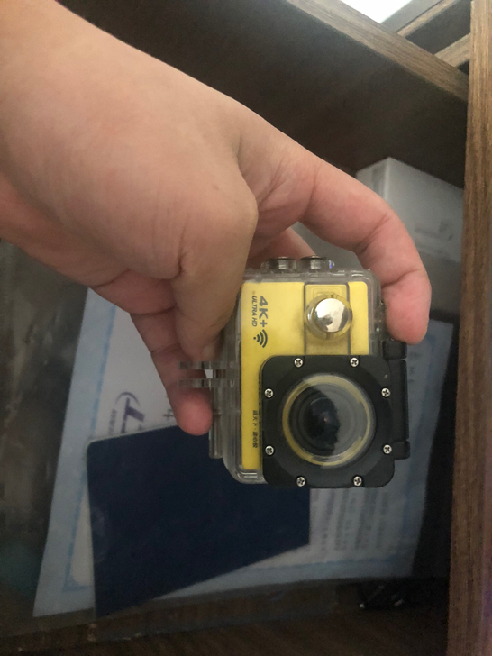 摄徒运动相机用了几次 后面没玩摩托车所以退...