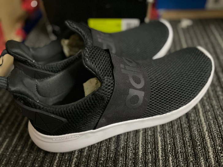 42码，阿迪运动鞋  BC0942
