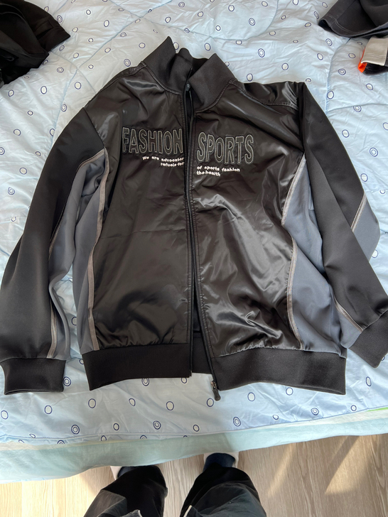 搬家清仓，男士运动服一套，上衣加裤子，一套...