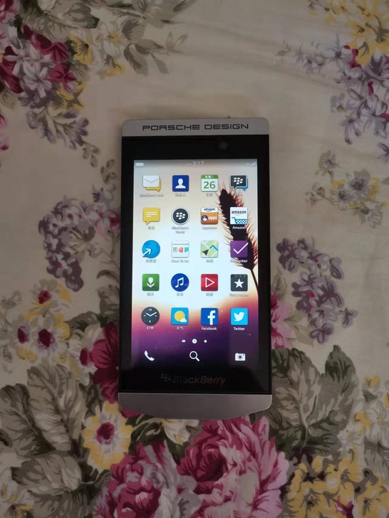 黑莓手机，保时捷P9982，Z10改的外壳...