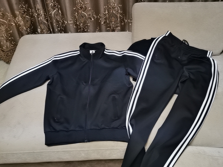 男士运动服，淘宝买的，淘宝太不靠谱，跟我说...