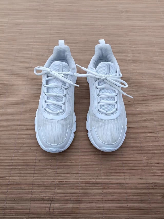 二手鸿星尔克43码运动鞋