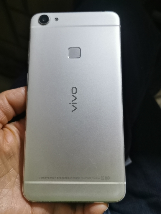 vivo x6A 运存4+64,机子挺显...