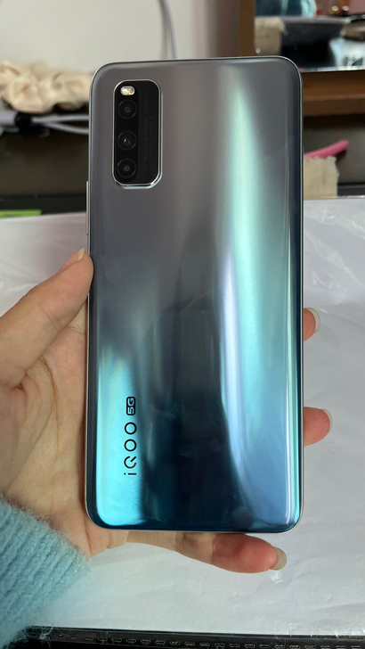 出一台女朋友用的iooq z1 8+128...