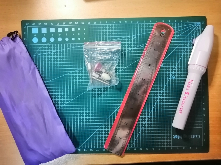 电动打磨器 + 多种替换头 +铁直尺 +垫...