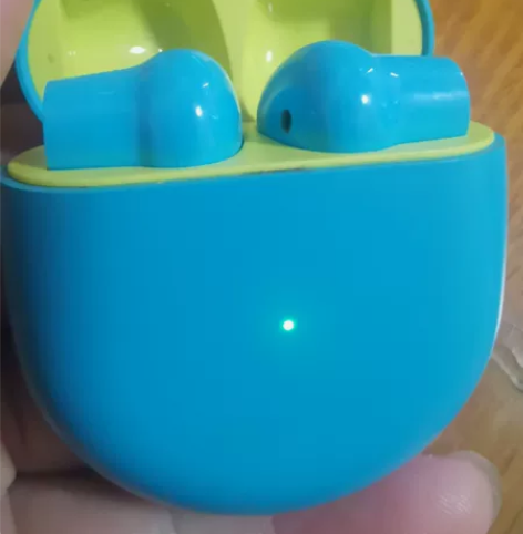 一加耳机一套,无任何问题,低价转让给有需要...