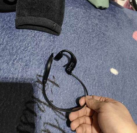 骨传导耳机，一个主打运动，一个休闲，运动的...