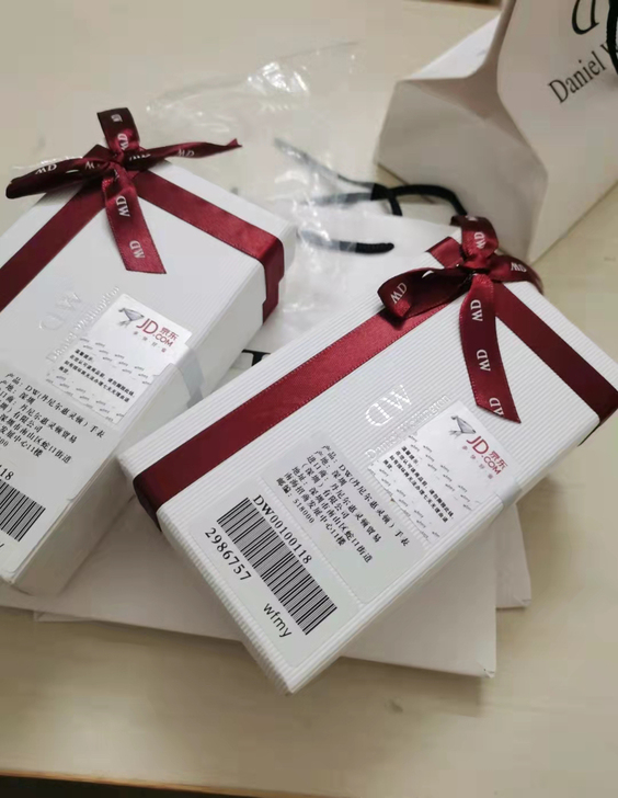 出闲置全新正品DW手表 公司年会批发送完剩...