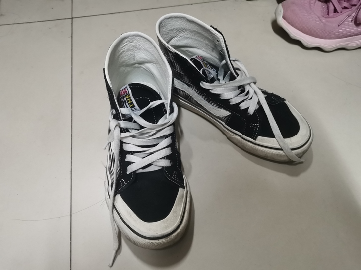 Vans，没下过水，官店入，盒子和凭证都在...