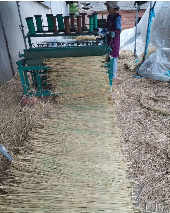 农家乐 屋顶帘装饰 草帘 草垛 稻草...
