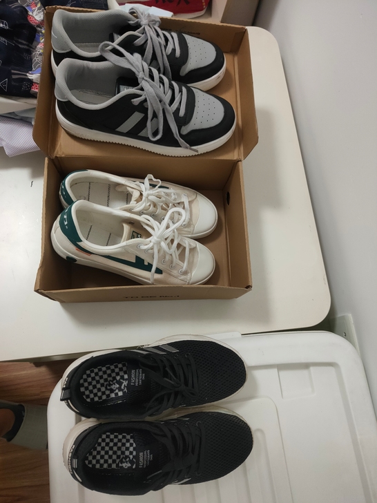 出售3双40码的休闲鞋，本人有一只脚先天性不规则，有部分鞋子