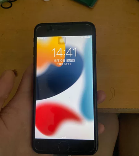 苹果8Plus  64g全原装手机9新本人...