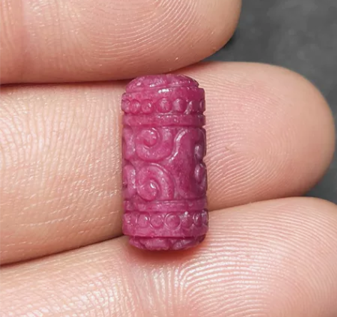 天然红宝石回纹桶珠,宝石晶体结构好,颜色飘...