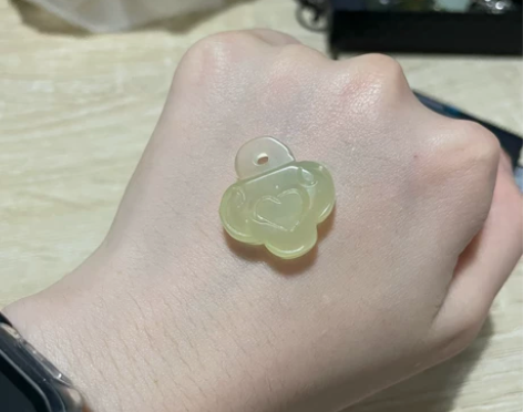 岫玉蜂蜜水手工双面雕刻小锁，飘棉点 已自刀...