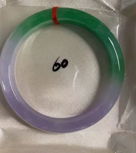 带证书，飘紫全新，在朋友那2300多买的，...