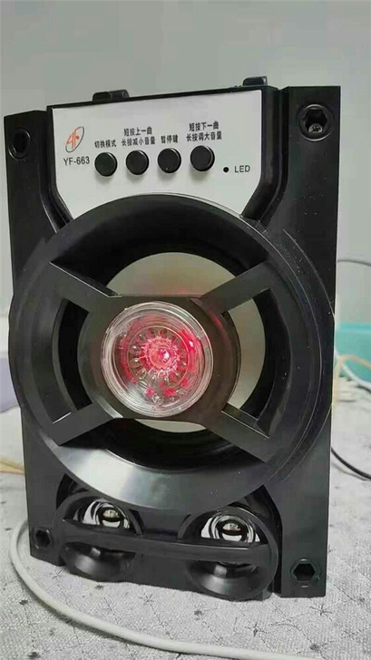 全新手提灯光蓝牙音响户外音箱