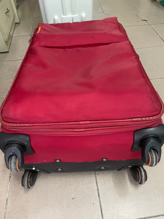 行李箱，8成新，功能全好，限自提。